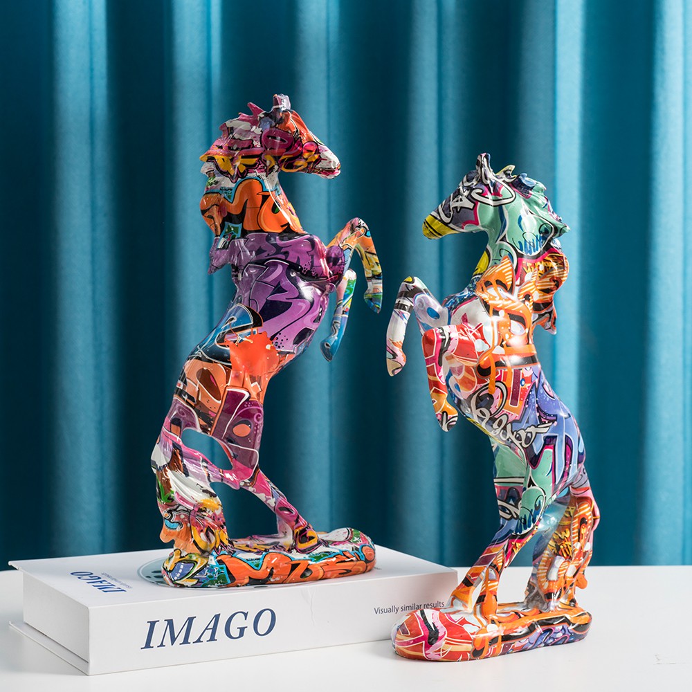 Graffiti con statua di cavallo - Resin Art Decoration Items recensione e prezzo